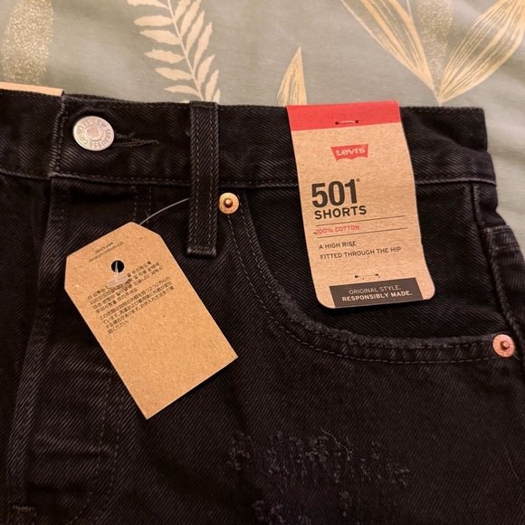 Levi's Women's Black Ripped Jean Denim Shorts Size 25 NWT - Picture 5 of 9